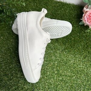Paul green Scotty Sneaker In White Leather
Women size EU 3.5 US 6
$429